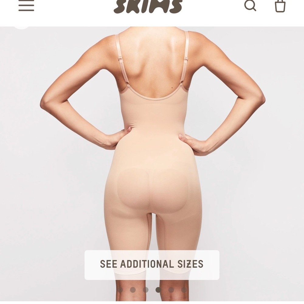 Skims New SCULPTING BODYSUIT MID THIGH W. OPEN